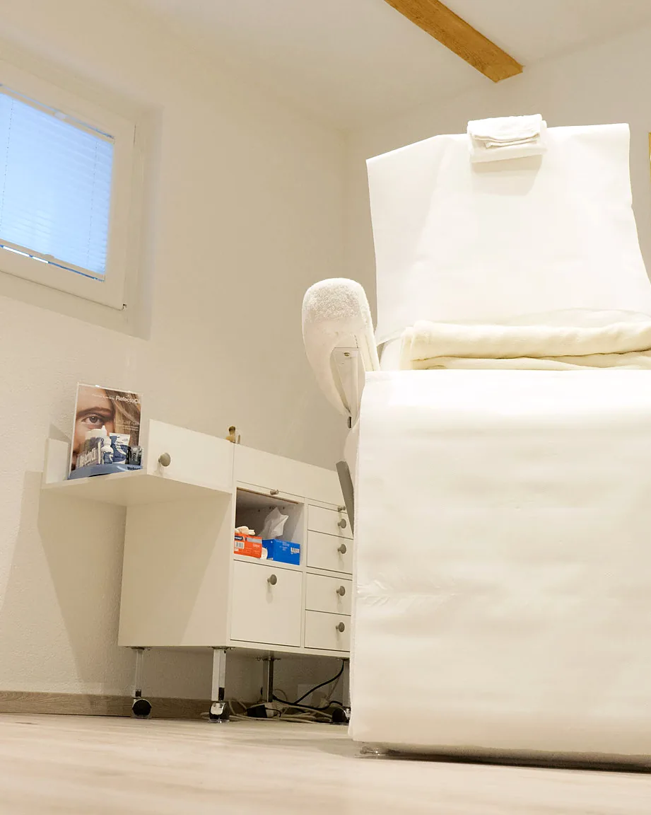 Behandlungsliege im Kosmetikinstitut Annette Meier in Köniz